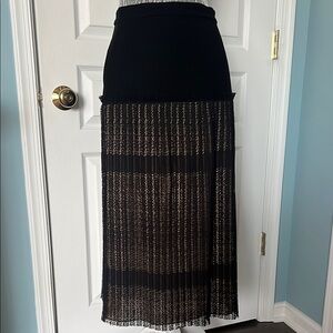 Elegant Black and Gold Pleated Skirt